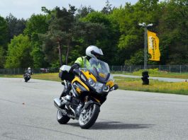 Stauberater Joachim Paul beim ADAC Fahrsicherheitstraining für Motorradfahrer, das vor jeder Saison absolviert werden muss. (Foto: ADAC Nordbaden e.V.)