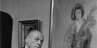 Der St. Ingberter Sammler Franz Josef Kohl-Weigand vor Max Slevogts Gemälde "Sada Yakko", das er 1941 erworben hatte und das sich heute im Saarlandmuseum in Saarbrücken befindet. (Foto: Stadtarchiv St. Ingbert)