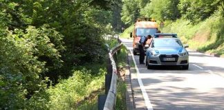 Wer hat das Fahrzeug gesehen, das am Mittwochvormittag an der Steigungsstrecke zwischen Kaiserslautern und Morlautern die Schutzplanke beschädigt hat?
