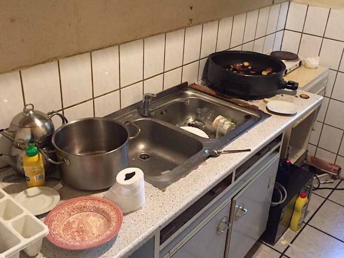 Die Küche war in einem sehr unsauberen und teils desolaten Zustand (Foto: Landeshauptstadt Wiesbaden)