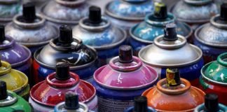 Leere Spraydosen gehören in den Problemmüll (Foto: Pixabay)