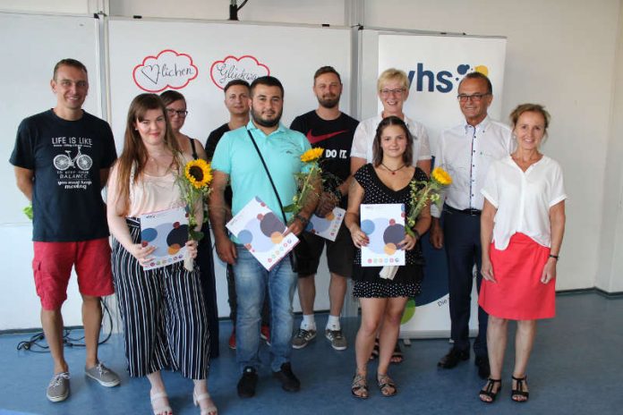 Die Teilnehmer erhielten Abschlusszeugnisse (Foto: KVHS Germersheim)