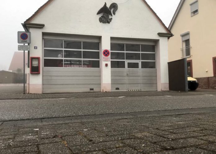 Das Feuerwehrgerätehaus Lachen-Speyerdorf ist zur Zeit (2018) in der Bauerndoktor-Gros-Straße. (Foto: privat)