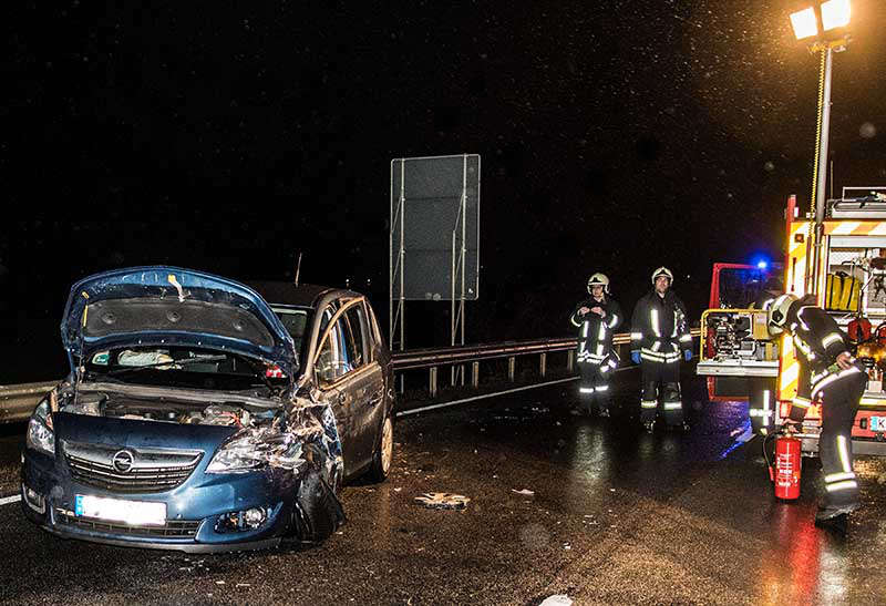 Unfall bei Goellheim kurz nach 19 Uhr (Foto: Helmut Dell)