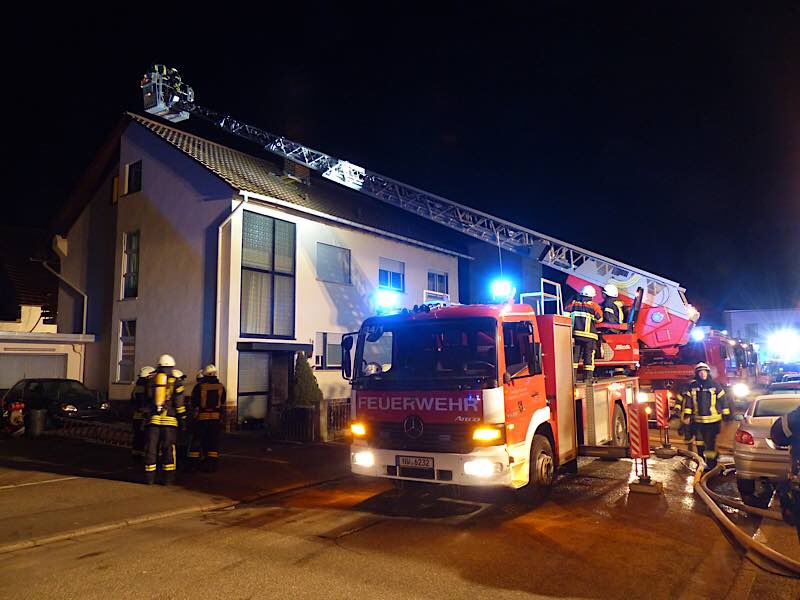 Einsatz der Drehleiter für die Höhensicherung (Foto: Feuerwehr Neustadt)