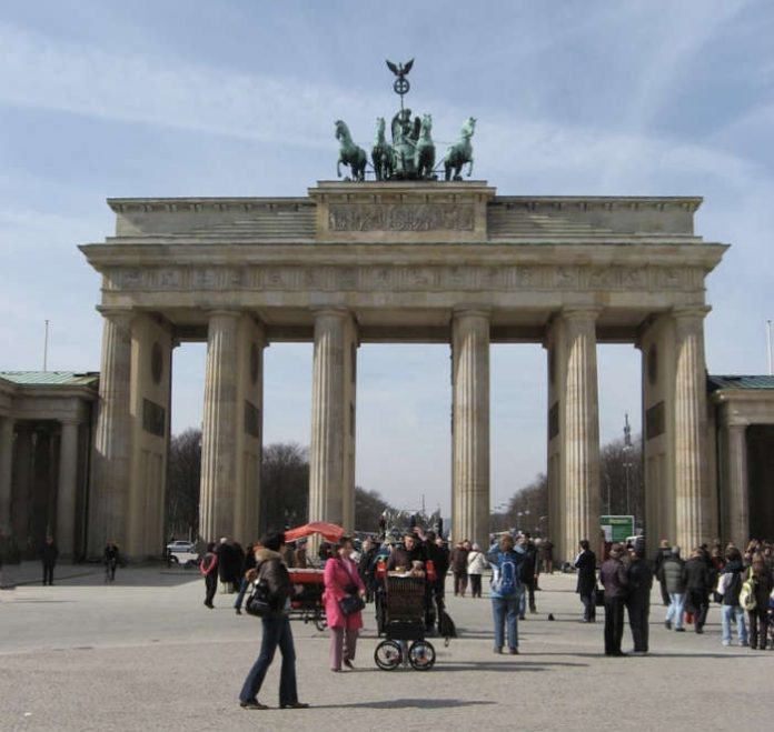 Symbolbild Berlin - Brandenburger Tor (Foto: Holger Knecht)