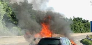 Kandel-A65_PKW in Vollbrand