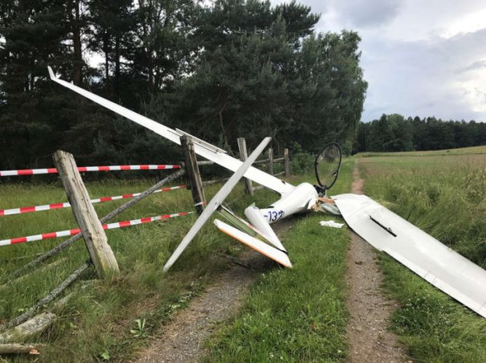 Das beschädigte Segelflugzeug (Foto: Polizei RLP)
