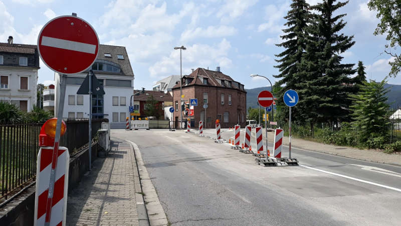 Die provisorisch aufgestellten Schilder werden zeitnah noch „fest“ montiert. (Foto: Stadtverwaltung Neustadt)