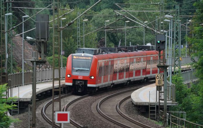 Symbolbild S-Bahn Bahnhof (Foto: Holger Knecht)