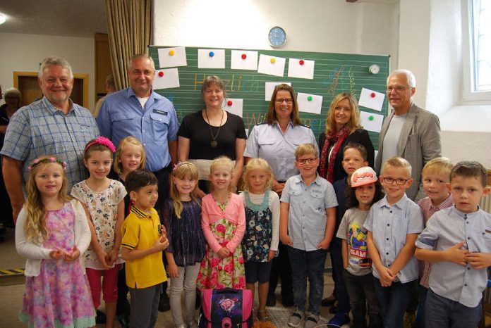 In diesem Jahr wurde der Kinderschutzpass offiziell in der Grundschule Erfenbach vorgestellt (Foto: Stadtsparkasse Kaiserslautern)