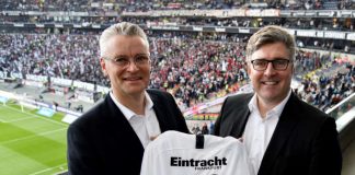 Mainova-Vorstandsvorsitzenden Dr. Constantin H. Alsheimer (links) und Axel Hellmann, Vorstandsmitglied der Eintracht Frankfurt Fußball AG (Foto: Mainova AG)
