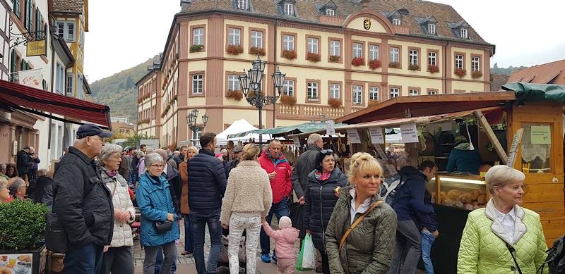 Großer Herbst-Bauernmarkt mit verkaufsoffenem Sonntag (Foto: WEG Neustadt)