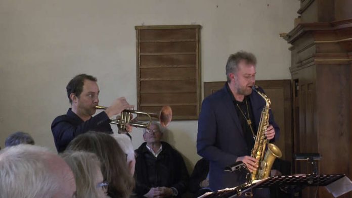 Joo Kraus (Jazztrompete) und Dieter Kraus (Saxophon)