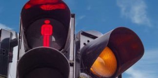 Symbolbild, Ampel, Kreuzung, Fußgänger rot, Auto gelb (pxhere)