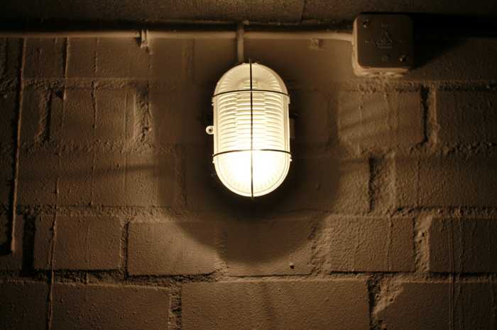 Symbolbild, Keller, Dunkel, Notbeleuchtung © on pixabay