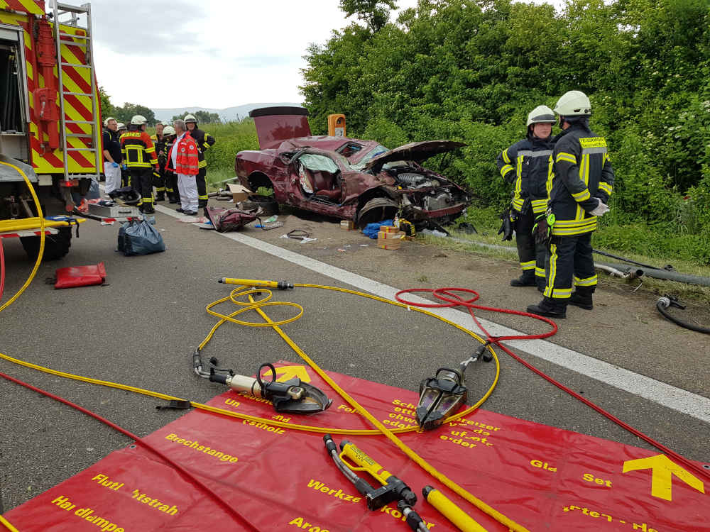 Der Beifahrer wurde verletzt (Foto: Feuerwehr Neustadt)