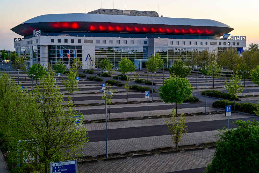 SAP Arena Mannheim in Rot (Foto: SAP Arena/Binder)