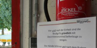 Desinfektionshinweis in einem Karlsruher Sportverein (Foto: Hannes Blank)