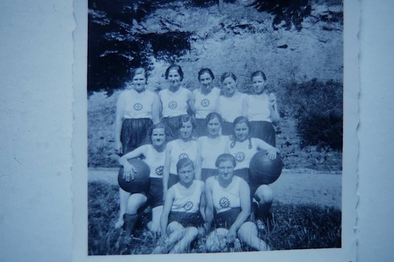 Sportgruppe des Bund Deutscher Mädel, vermutlich von Gimmeldingen, 1937 (Foto: Privatsammlung Hubert Eckel)