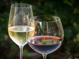 Symbolbild Weißwein Rotwein Weinglas (Foto: Pixabay/Thomas B.)