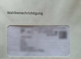 Per Post verschickte Wahlbenachrichtigung (Foto: Holger Knecht) Per Post verschickte Wahlbenachrichtigung (Briefwahl) (Foto: Holger Knecht)