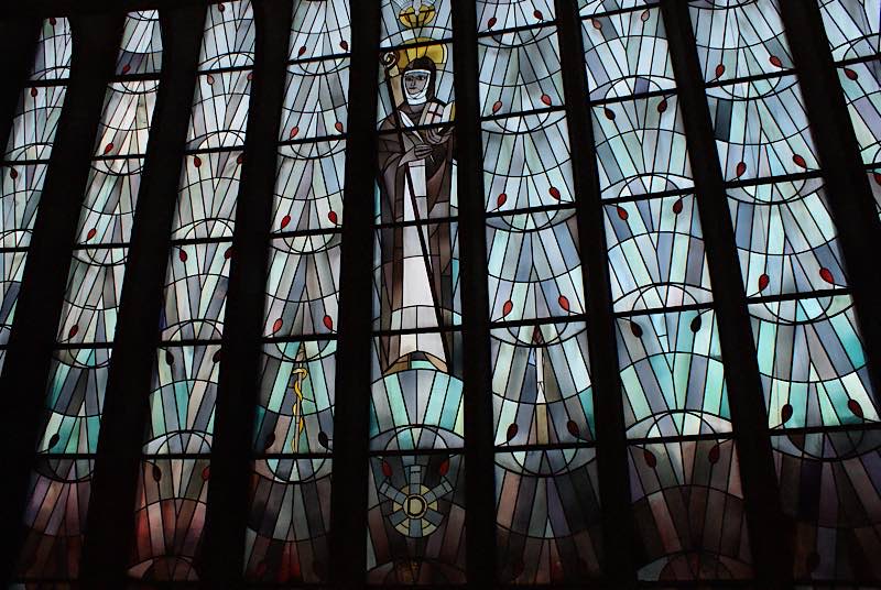 Das Hildegardsfenster in der gleichnamigen Kirche (Foto:Kath. Stadtdekanat Ludwigshafen)