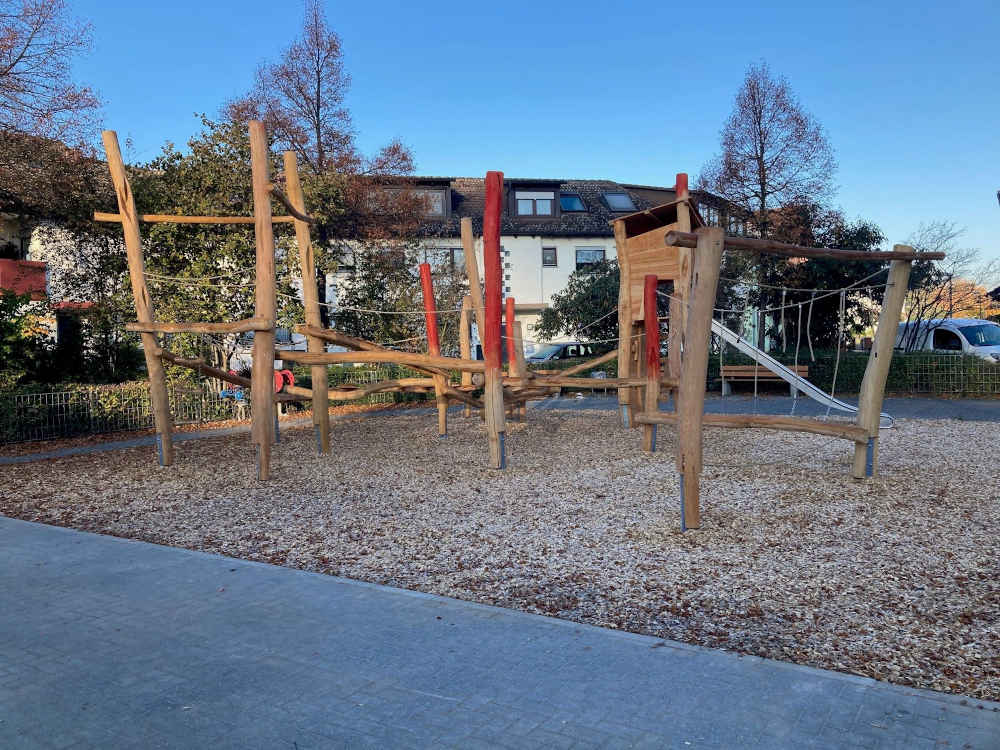 Neues Klettergerüst auf dem Spielplatz in der Siegfriedstraße (Foto: Stadt Mannheim)