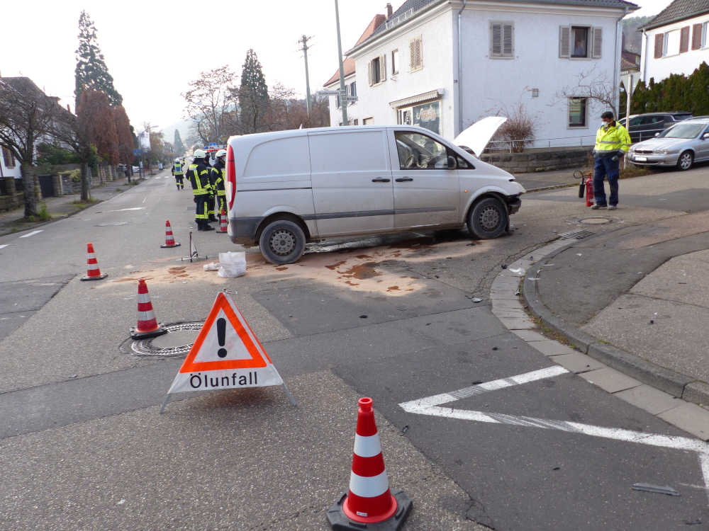 Verkehrsunfall im Mühlweg (Foto: Feuerwehr Neustadt)