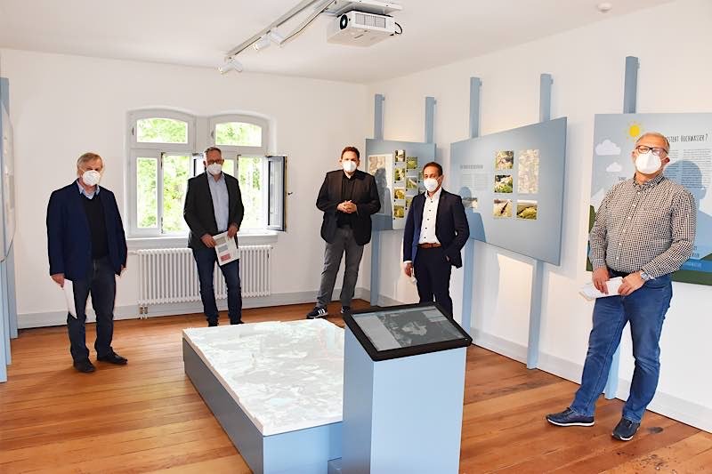 Eröffnung der Ausstellung (Foto: Verbandsgemeinde Rülzheim)
