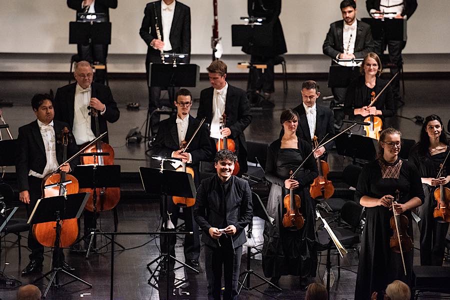 Philharmonisches Konzert, Philharmonisches Orchester Heidelberg mit Generalmusikdirektor Elias Grandy (Foto: Susanne Reichardt)