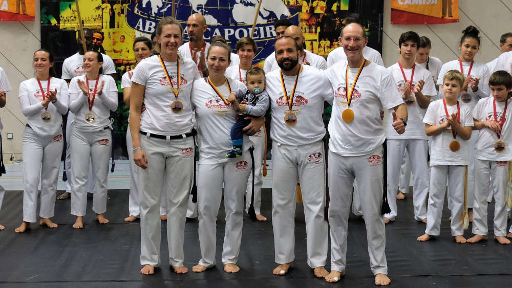 Lila Sax dos Santos Gomes (Professora Lilás, links) gewann den 1. Platz in der höchsten Kategorie A (Foto: Uwe Böse)