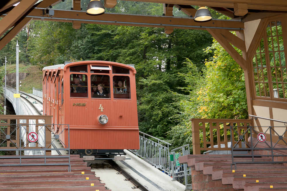 Obere Bergbahn vor Station Molkenkur (Foto: Stadtwerke Heidelberg GmbH)