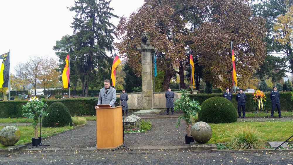 Für die Stadtspitze sprach der Beigeordnete Bernhard Adams. (Foto: Stadtverwaltung Neustadt)