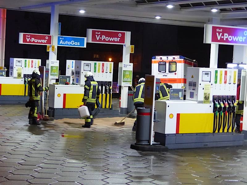 Feuerwehreinsatz an einer Tankstelle (Foto: Feuerwehr Neustadt)