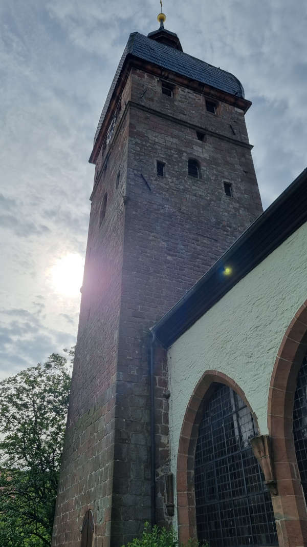 Der Kirchturm der Martinskirche (Foto: Prot. Kirchengemeinde Billigheim-Ingenheim)