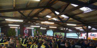 Feuerwehr-Jahresversammlung 2021 in der Waldfesthalle Esthal (Foto: Holger Knecht)