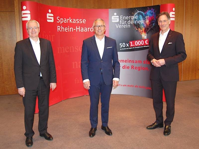 v.l.: Vorstandsmitglied Thomas Distler, Vorstandsvorsitzender Andreas Ott, Vorstandsmitglied Georg Lixenfeld (Foto: Sparkasse Rhein-Haardt)