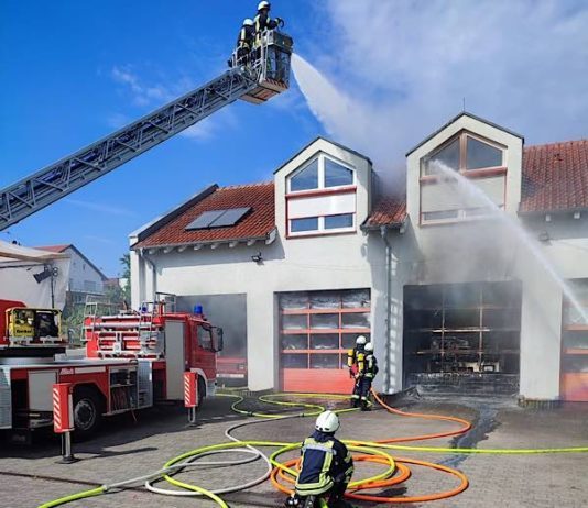 Brand im Gerätehaus (Foto: Feuerwehr Neustadt)